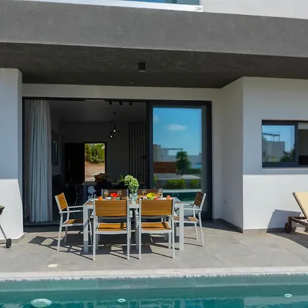 Villa Yria, Walking Distance To Coral Bay