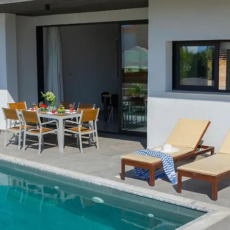 Villa Yria, Walking Distance To Coral Bay Nicosia