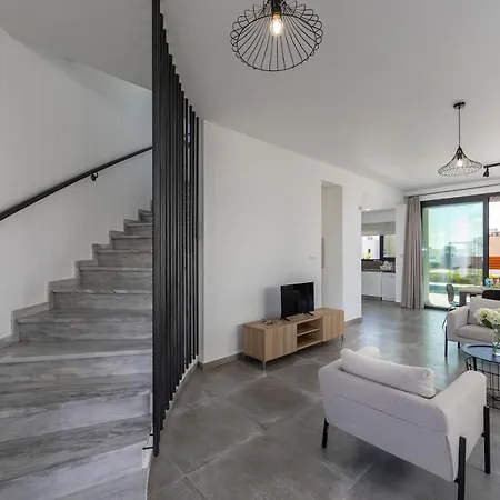Villa Yria, Walking Distance To Coral Bay *