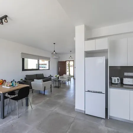 Yria, Walking Distance To Coral Bay * Nicosia