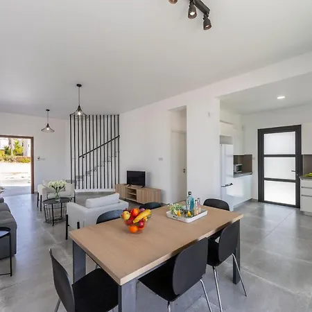 Yria, Walking Distance To Coral Bay Villa