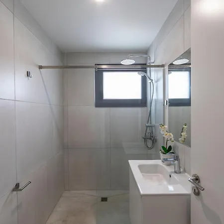 Villa Yria, Walking Distance To Coral Bay Nicosia