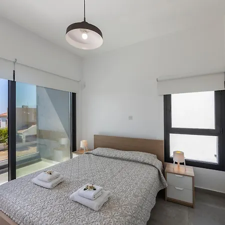 Villa Yria, Walking Distance To Coral Bay *